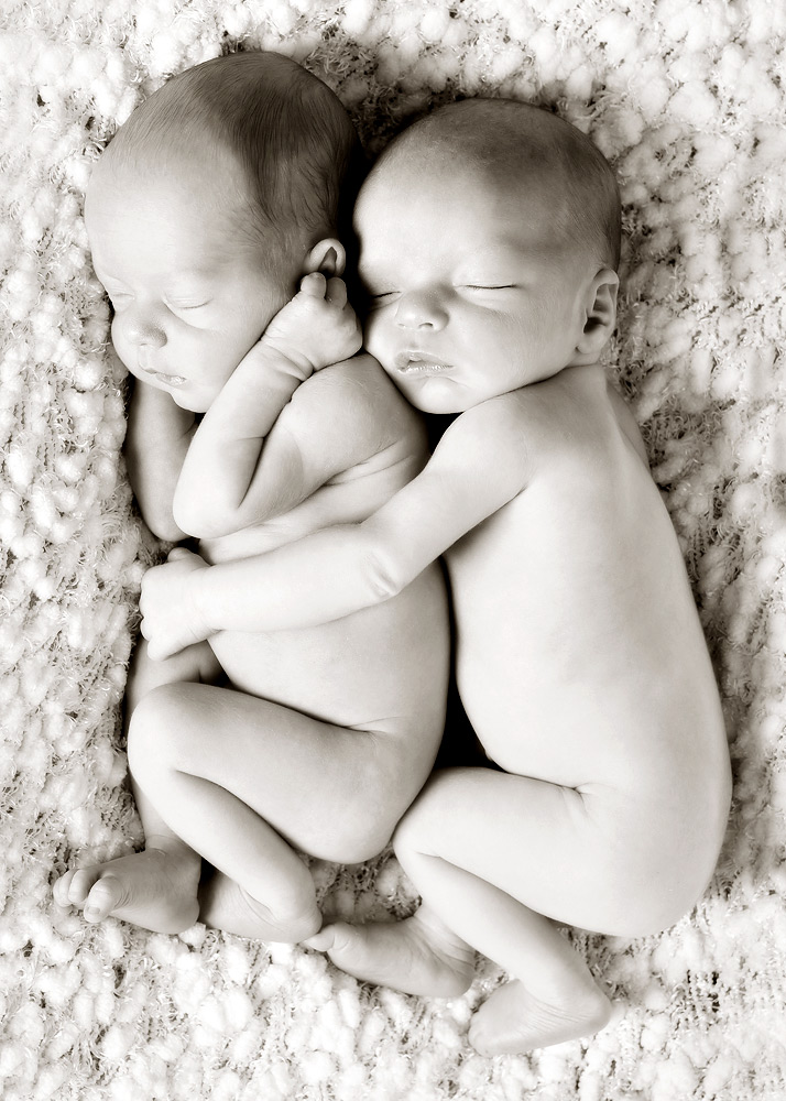 Twin newborn photographer Toronto